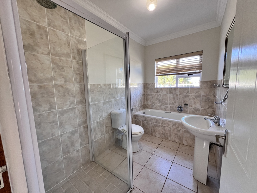 5 Bedroom Property for Sale in Noorsekloof Eastern Cape
